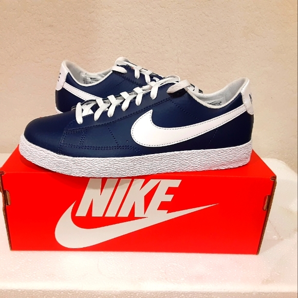 Nike Shoes - Nike